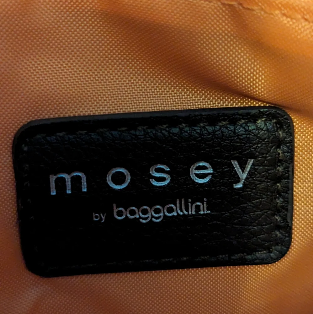 Baggallini Mosey crossbody hobo bag, tan with peach lining - Picture 11 of 13